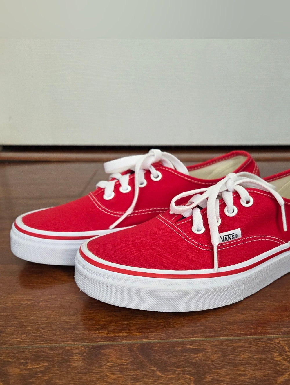 Vans Classic Low-Top Canvas Sneakers in Red and White Women Size 7.5 Skating - Picture 2 of 9
